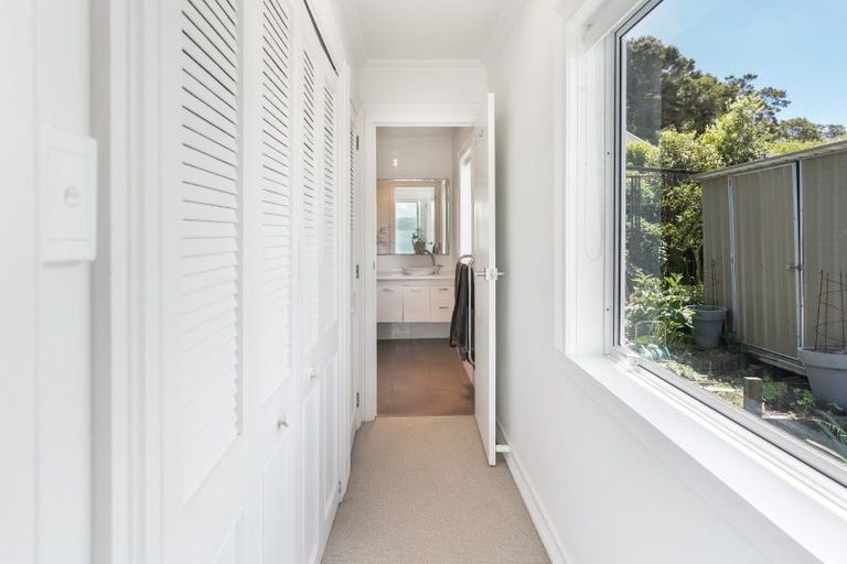 Photo of property in 27 Wellington Street, Russell, 0202