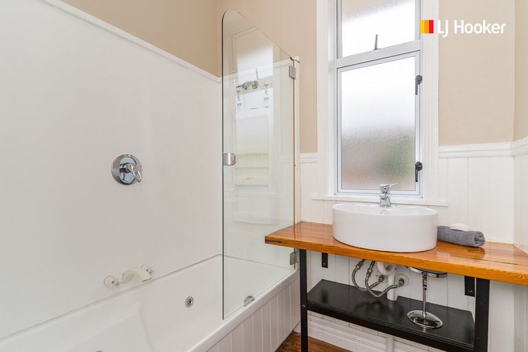 Photo of property in 135 Tomahawk Road, Andersons Bay, Dunedin, 9013