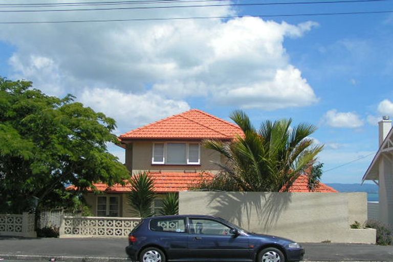 Photo of property in 102a Queen Street, Northcote Point, Auckland, 0627