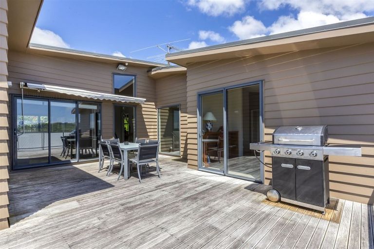 Photo of property in 29 Aspiring Terrace, Aotea, Porirua, 5024