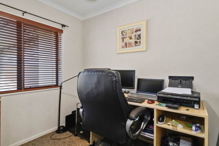 Photo of property in 19 Heaphy Place, Pukehangi, Rotorua, 3015