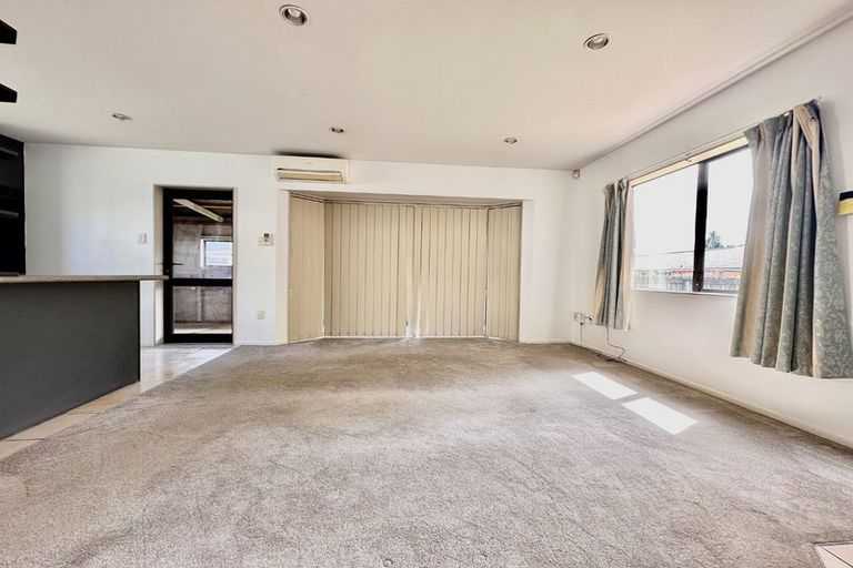 Photo of property in 672 Te Atatu Road, Te Atatu Peninsula, Auckland, 0610