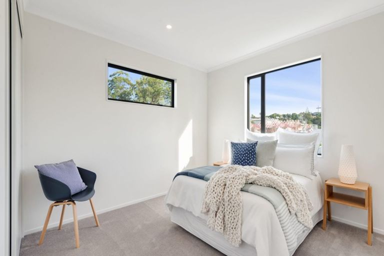 Photo of property in 12 Owen Chapman Drive, Red Beach, 0932