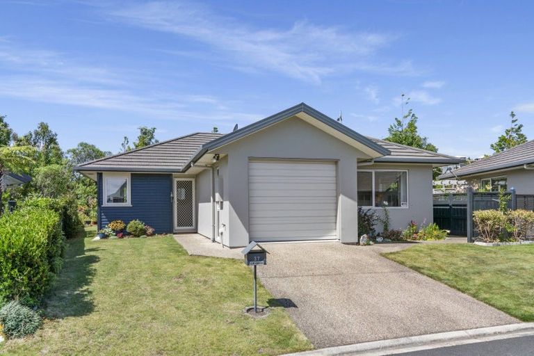 Photo of property in 37 Bridgewater Way, Pyes Pa, Tauranga, 3112
