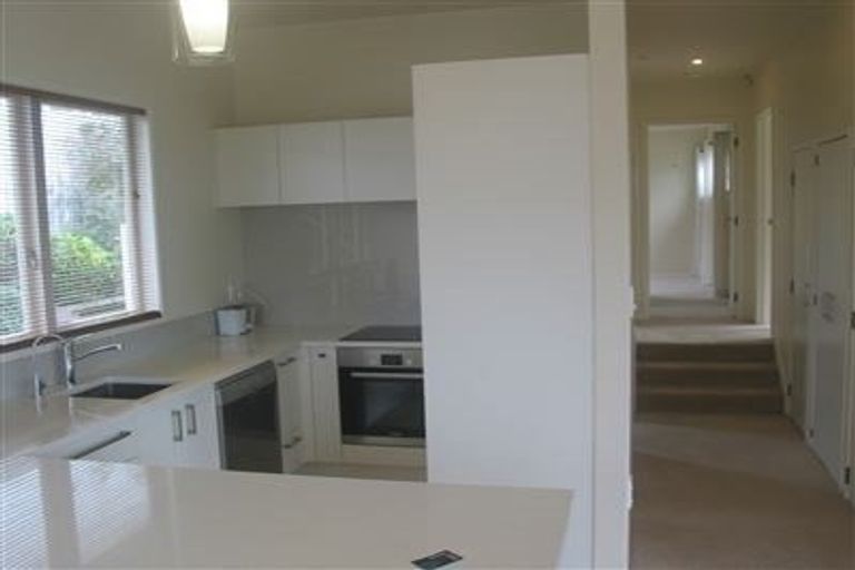 Photo of property in 1/140 Beach Road, Castor Bay, Auckland, 0620
