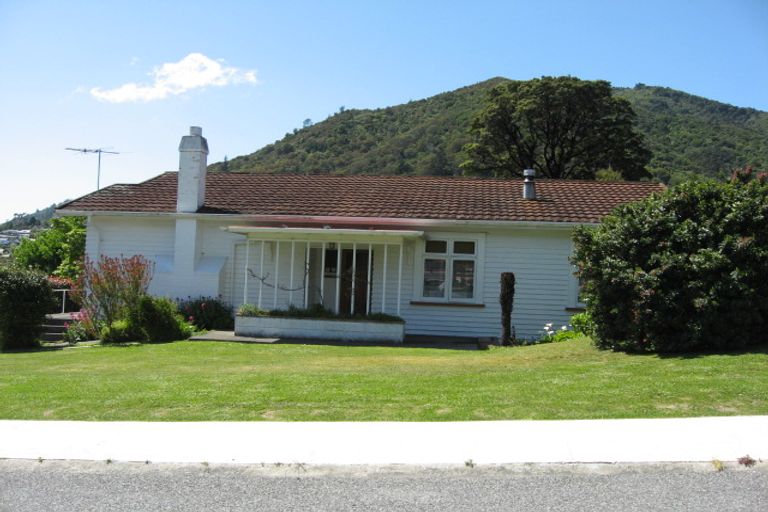 Photo of property in 62 Kent Street, Picton, 7220