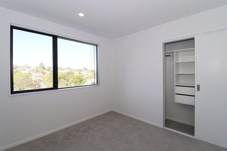 Photo of property in 127a Oreil Avenue, West Harbour, Auckland, 0618