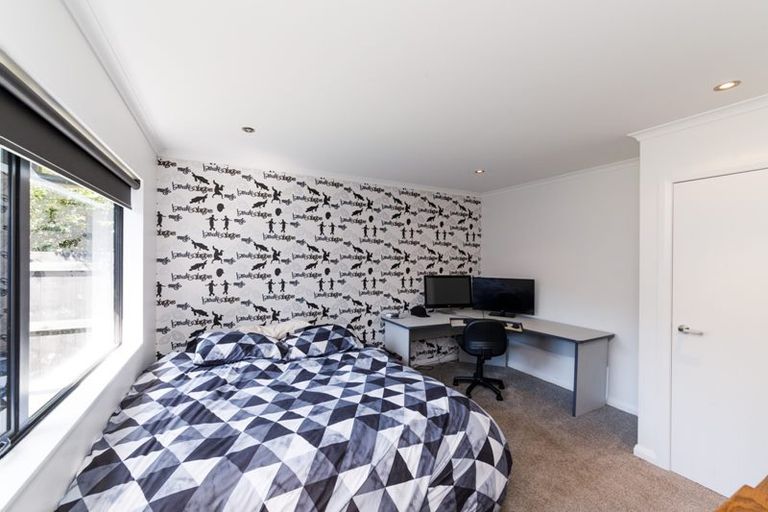 Photo of property in 5 D'urville Place, Kelvin Grove, Palmerston North, 4414