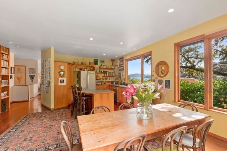 Photo of property in 15 Pitoitoi Road, Days Bay, Lower Hutt, 5013