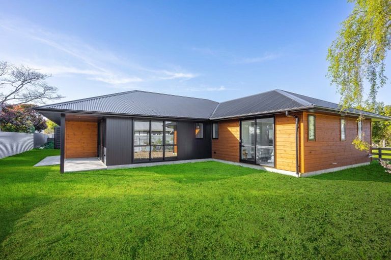 Photo of property in 7 Chisholm Place, Carterton, 5713
