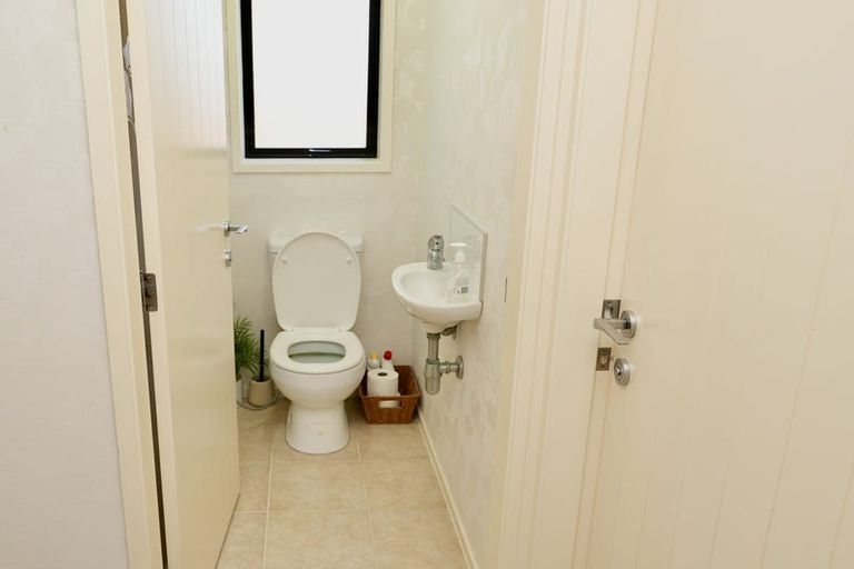 Photo of property in 60 Geneva Terrace, Kelvin Grove, Palmerston North, 4414