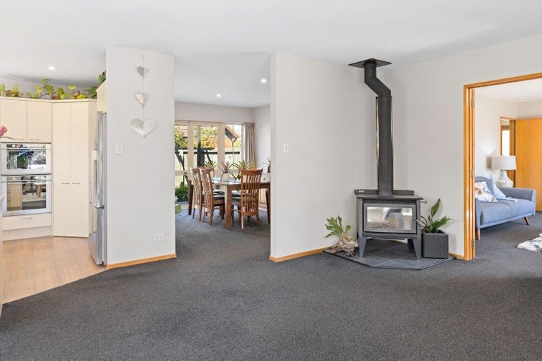 Photo of property in 16 Patricia Place, Harewood, Christchurch, 8051