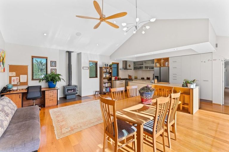 Photo of property in 4 Lamont Place, Waikanae, 5036