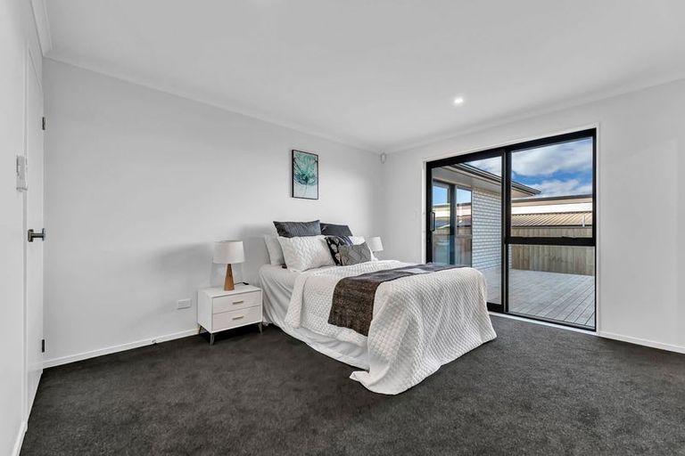 Photo of property in 8 Viv Green Place, Pokeno, 2402