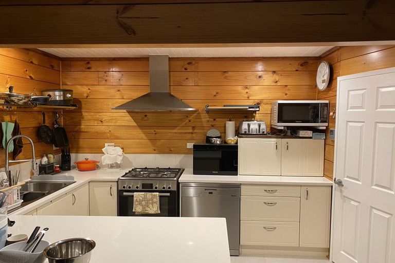 Photo of property in 12 Rifleman Rise, Unsworth Heights, Auckland, 0632