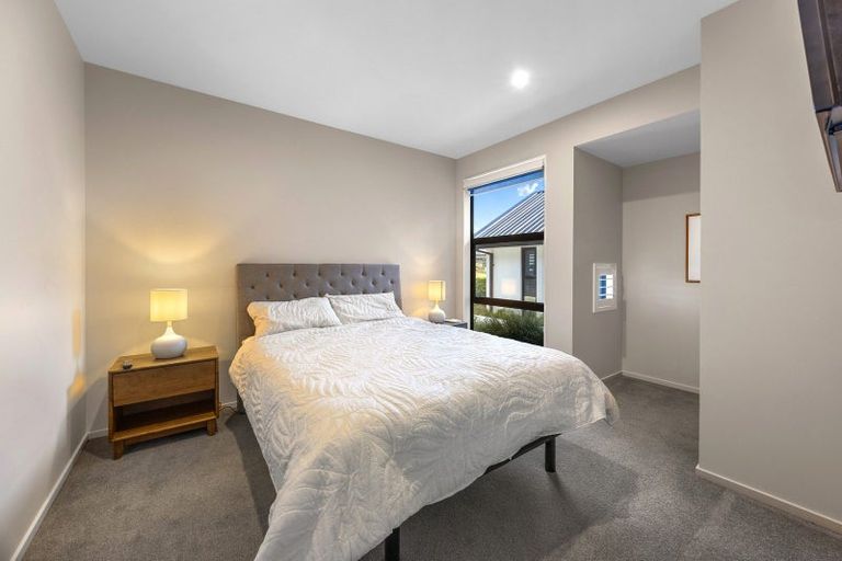 Photo of property in 8 Parkridge Place, Mount Pleasant, Christchurch, 8081