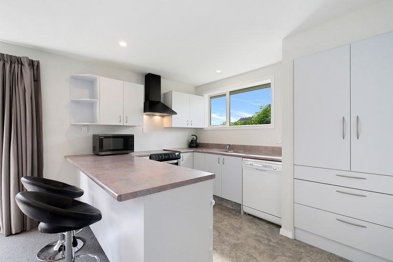 Photo of property in 36 Oakley Crescent, Hornby, Christchurch, 8042