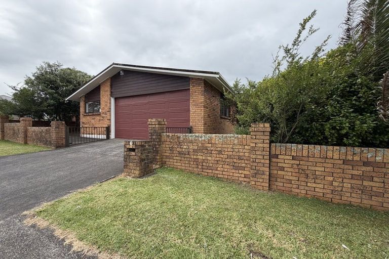 Photo of property in 10 Westpark Drive, West Harbour, Auckland, 0618