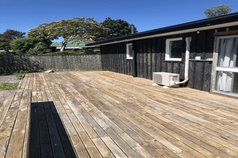 Photo of property in 11 Farnworth Avenue, Holdens Bay, Rotorua, 3010