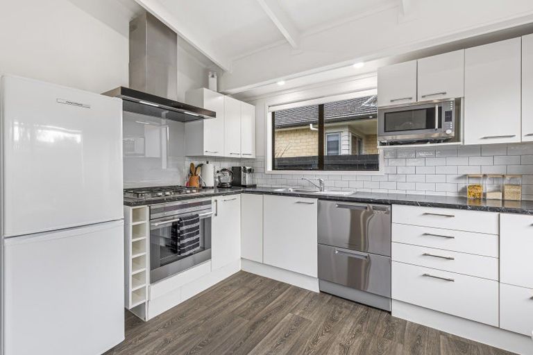 Photo of property in 141b Henderson Valley Road, Henderson, Auckland, 0612