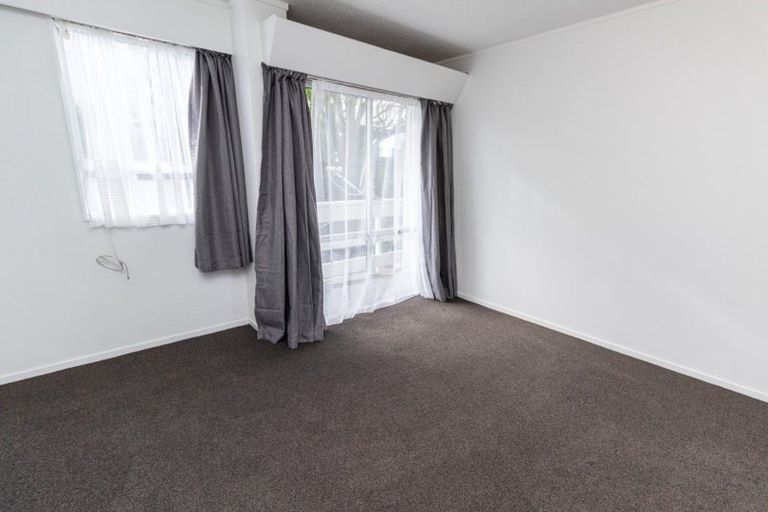 Photo of property in 5 Hawker Street, Mount Victoria, Wellington, 6011
