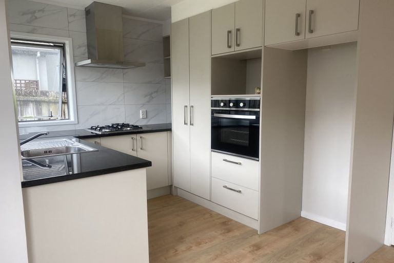 Photo of property in 72 Kirby Street, Glendene, Auckland, 0602