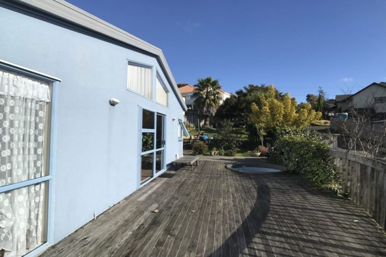 Photo of property in 21 Jacanas Place, Unsworth Heights, Auckland, 0632
