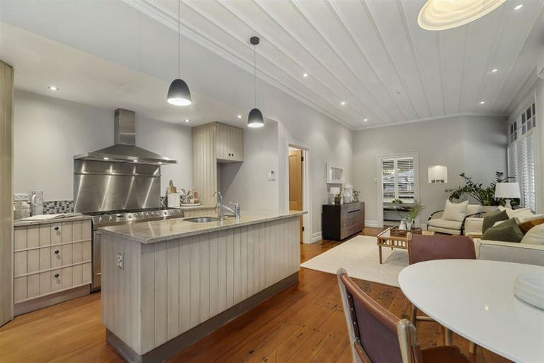 Photo of property in 7 Tainui Road, Devonport, Auckland, 0624