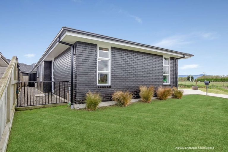 Photo of property in 7 Magnolia Lane, Kelvin Grove, Palmerston North, 4414