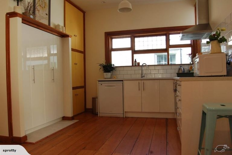 Photo of property in 30 Shakespeare Road, Bluff Hill, Napier, 4110
