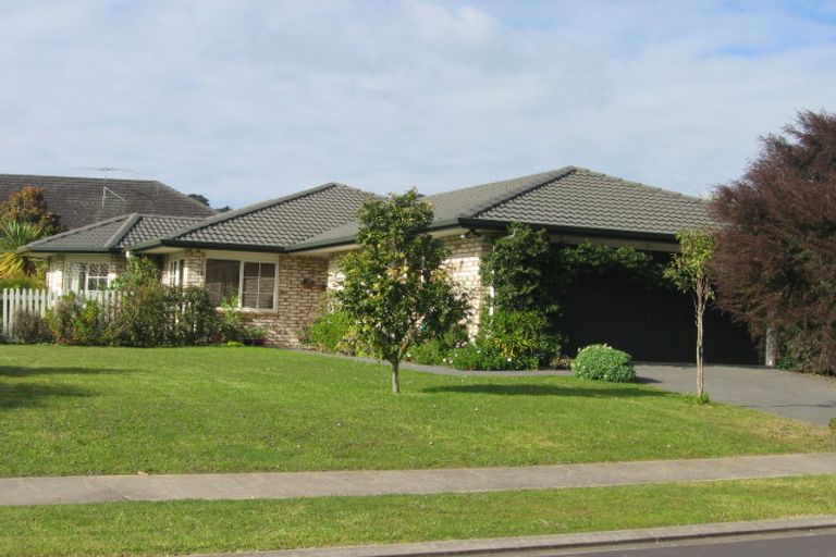 Photo of property in 14 Moycullien Lane, East Tamaki Heights, Auckland, 2016