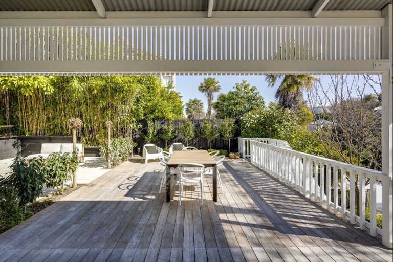 Photo of property in 12 Hadfield Terrace, Bluff Hill, Napier, 4110