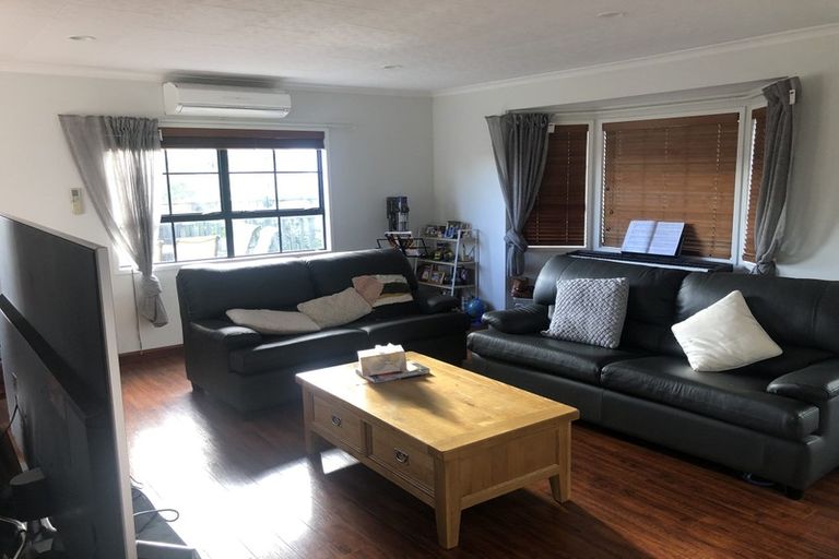 Photo of property in 7 Seaglen Place, Botany Downs, Auckland, 2010