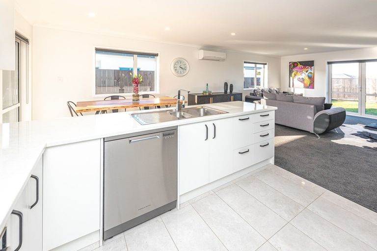 Photo of property in 16 Magnolia Crescent, Tawhero, Whanganui, 4501