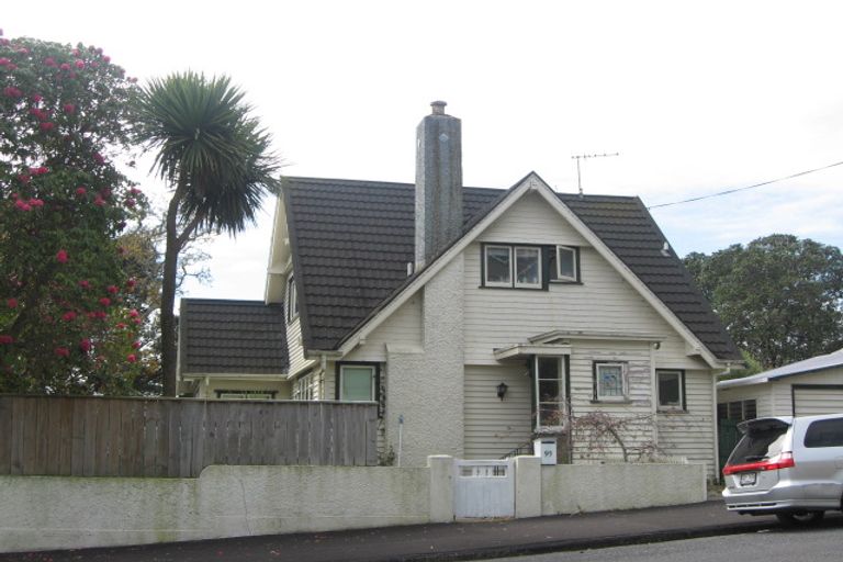 Photo of property in 95 Gover Street, New Plymouth, 4310
