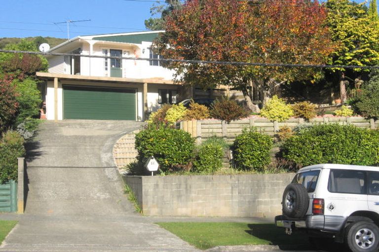 Photo of property in 43 James Grove, Stokes Valley, Lower Hutt, 5019