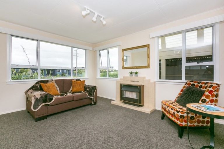 Photo of property in 18 Gisborne Terrace, Opunake, 4616