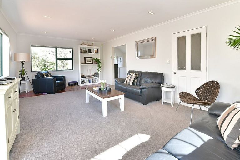 Photo of property in 34 Savoy Road, Orewa, 0931