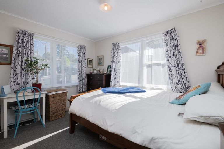 Photo of property in 31 Swansea Street, Cannons Creek, Porirua, 5024