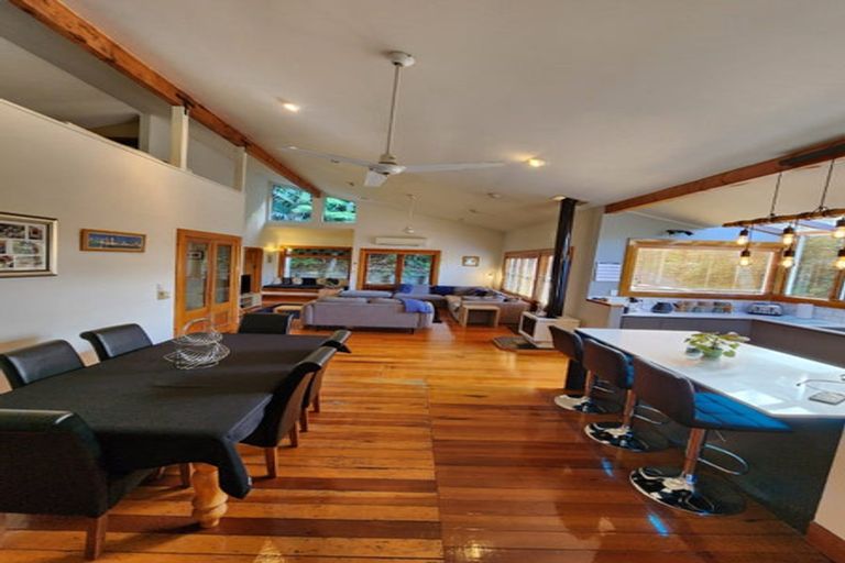 Photo of property in 47 Rimu Road, Oratia, Auckland, 0604