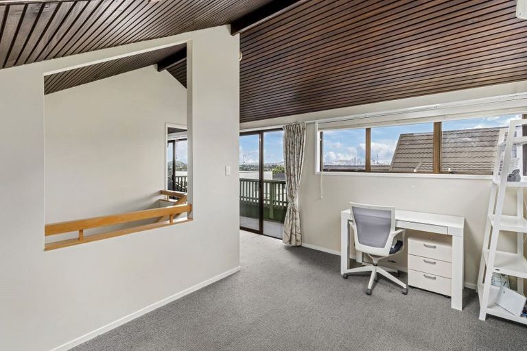 Photo of property in 2/15 Onepoto Road, Hauraki, Auckland, 0622