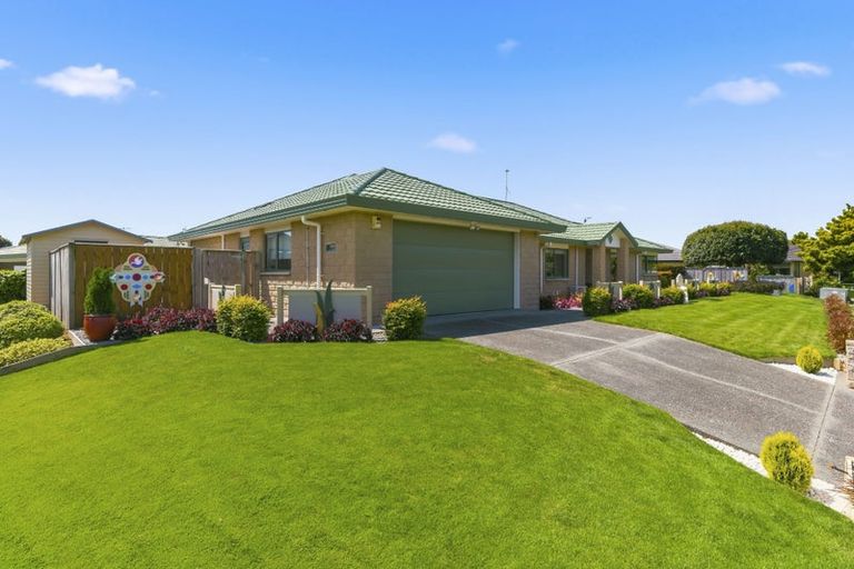 Photo of property in 100 Milne Drive, Paraparaumu, 5032