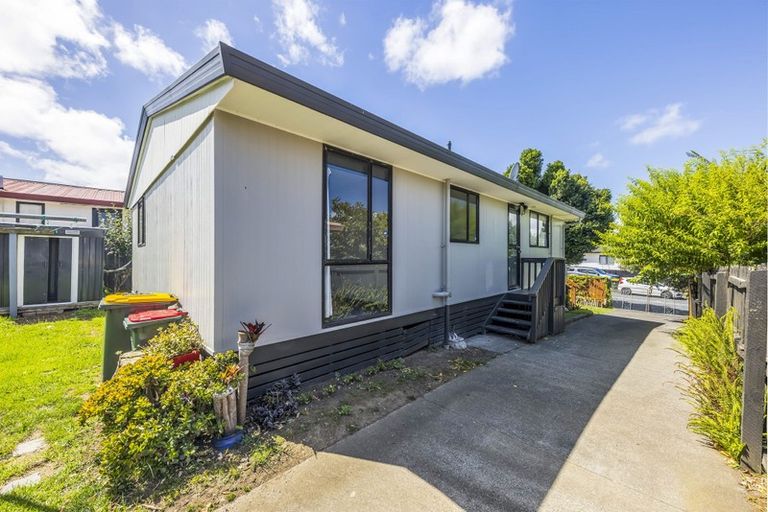 Photo of property in 2/16 Barneys Farm Road, Clendon Park, Auckland, 2103