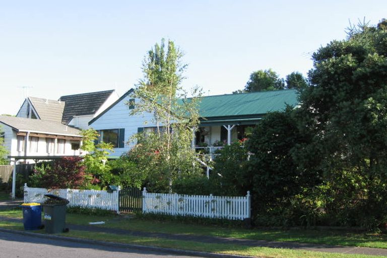Photo of property in 5 Sandiacre Way, Browns Bay, Auckland, 0630
