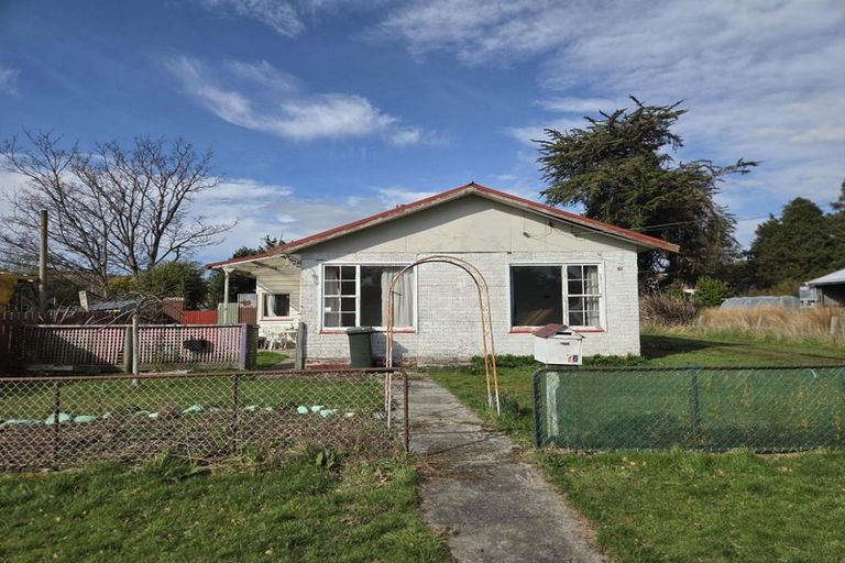 Photo of property in 16 Manse Street, Clinton, 9534