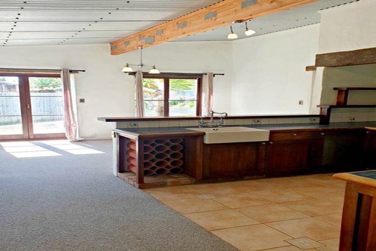 Photo of property in 91g Wade River Road, Stanmore Bay, Whangaparaoa, 0932