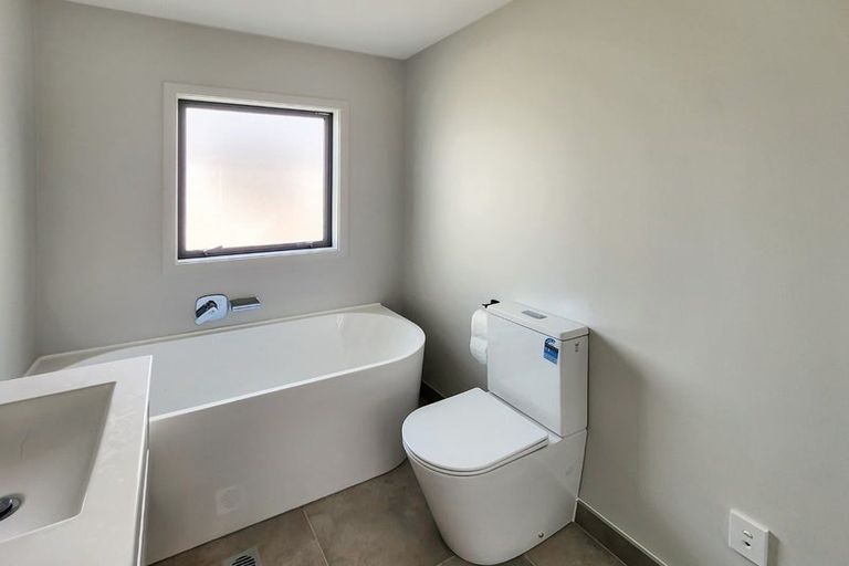 Photo of property in 6d Russell Street, Waterloo, Lower Hutt, 5011