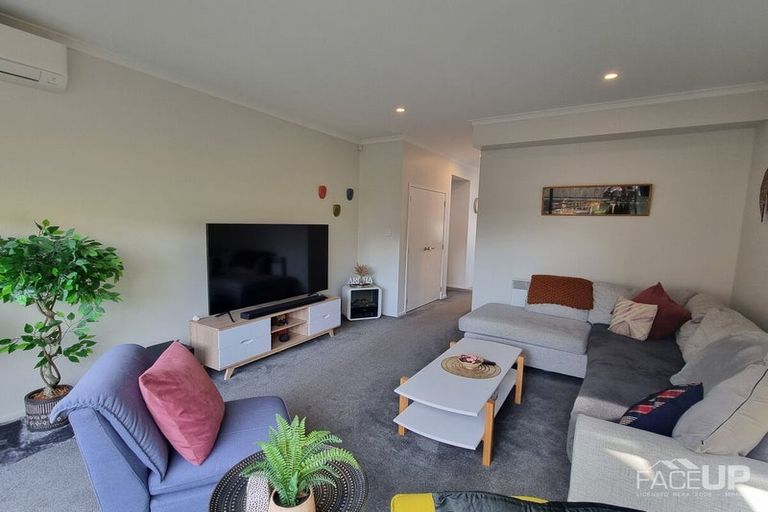 Photo of property in 2 Wai Place, Westgate, Auckland, 0614