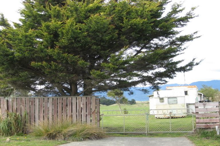 Photo of property in 10 Sarah Street, Waikawa Beach, Manakau, 5573