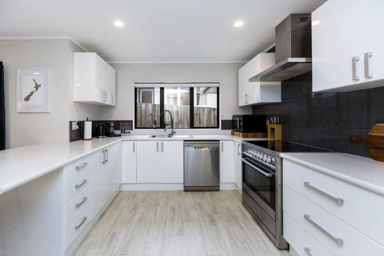 Photo of property in 5 Gloucester Street, Silverstream, Upper Hutt, 5019